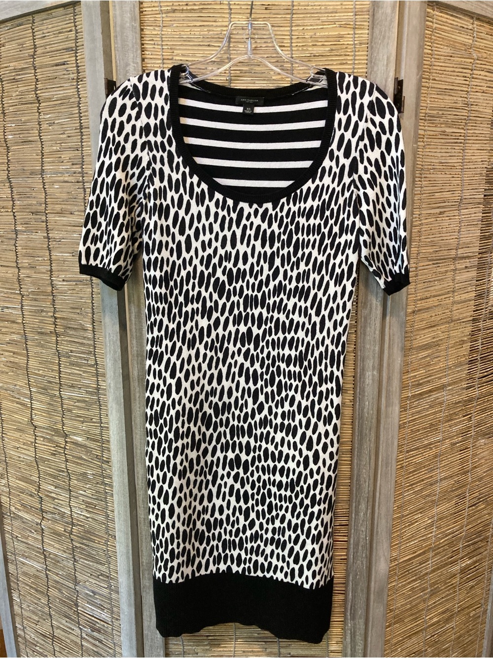 Ann Taylor Black & White Printed Scoop Neck Women’s Top